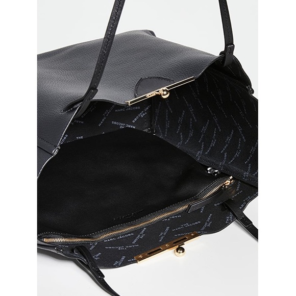 Marc Jacob’s Kiss Lock Tote - Picture 5 of 6